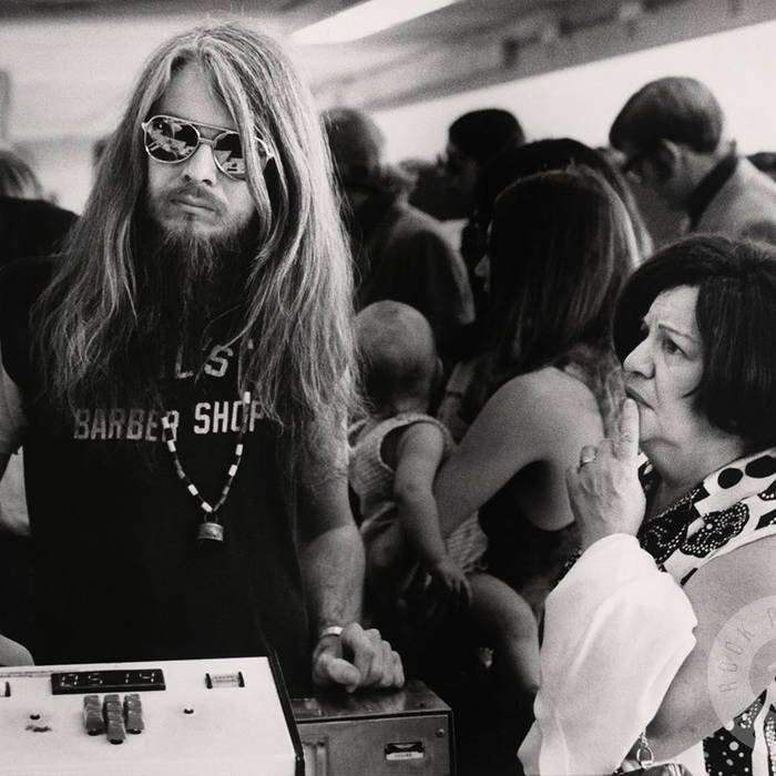 Strange Majik – Listening To Leon (Single)