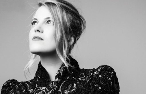 Mollie Marriott – A Million Miles (Single)