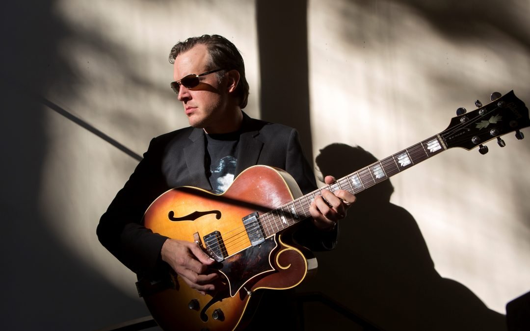 Joe Bonamassa – Looking Inwards, Playing Out