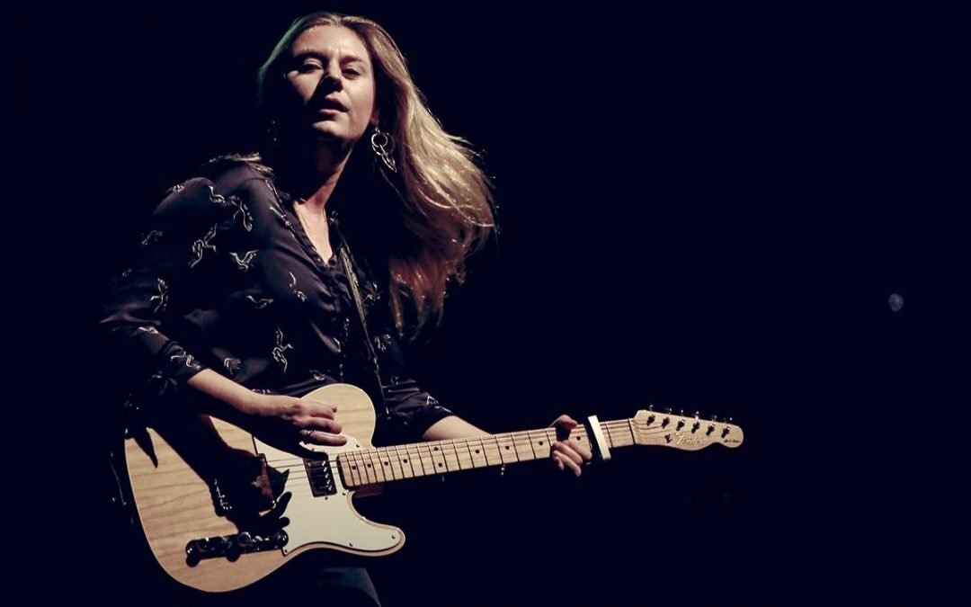 Joanne Shaw Taylor – Carrying Less, Delivering More