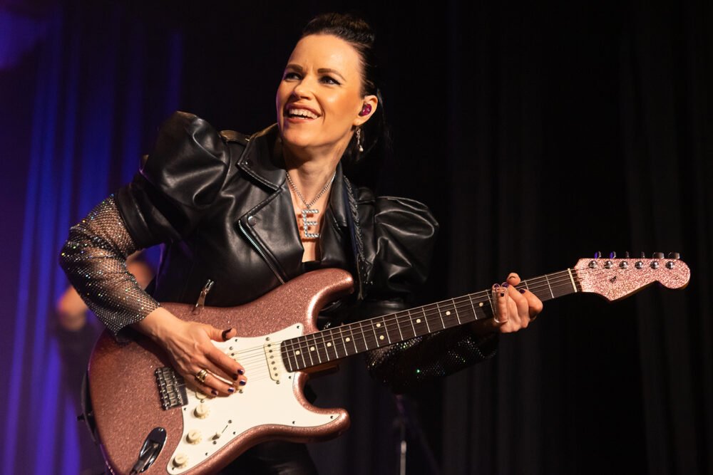 Erja Lyytinen Announces  “Diamonds on the Road” April 2024 Tour