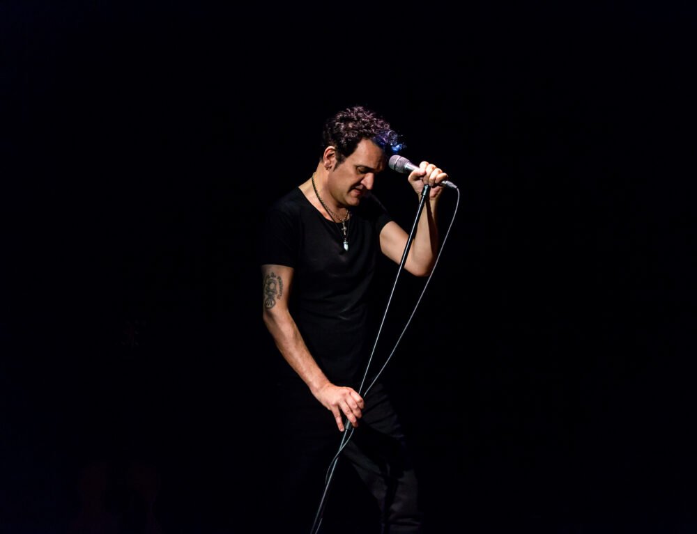 Tim Arnold Talks ‘Super Connected’ Album, May 2024 UK Tour And More