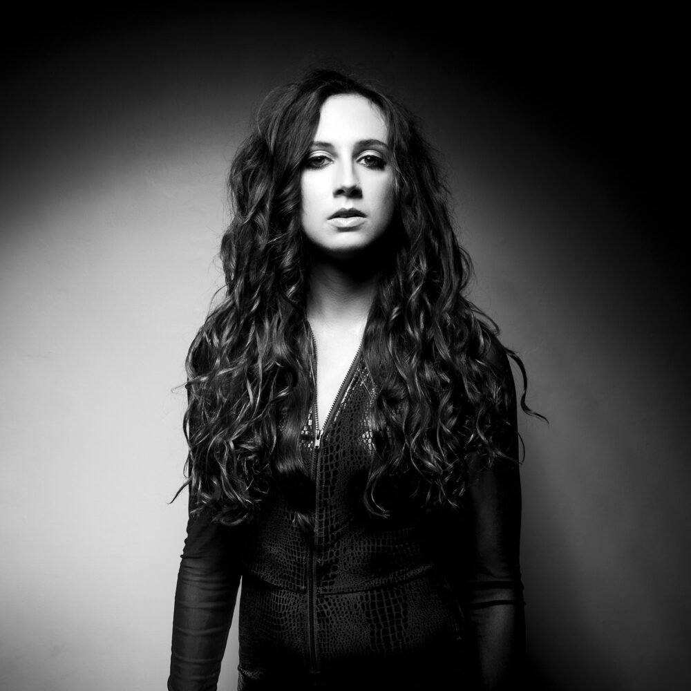 Loz Campbell Talks ‘Beautiful Liar’, 2024 Live Dates And More