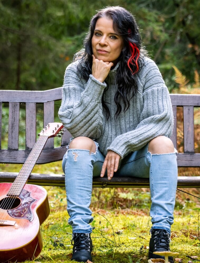Minna Ora Talks Her New Single, Musical Influences And More